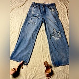 Wide leg Skater jeans high waisted looks great with pumps sneakers or slides